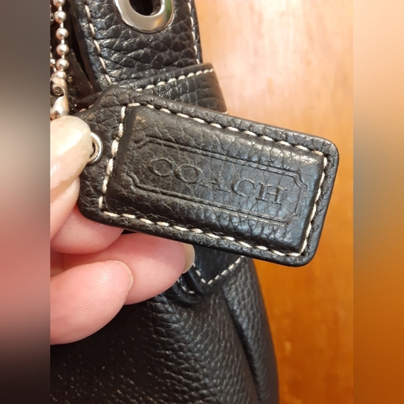 Coach Black Leather Shoulder Bag Silver Hardware Side Zip Pocket Inside Pocket - Picture 7 of 9